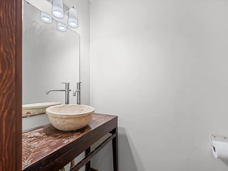 8530 Holloway Dr #306 — Photo 9