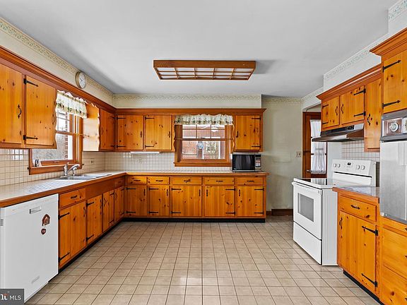 5th image of 461 Shuler Rd