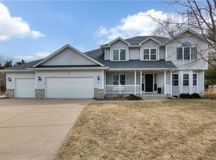 1027 Willow Green Cir, Eau Claire, WI 54701