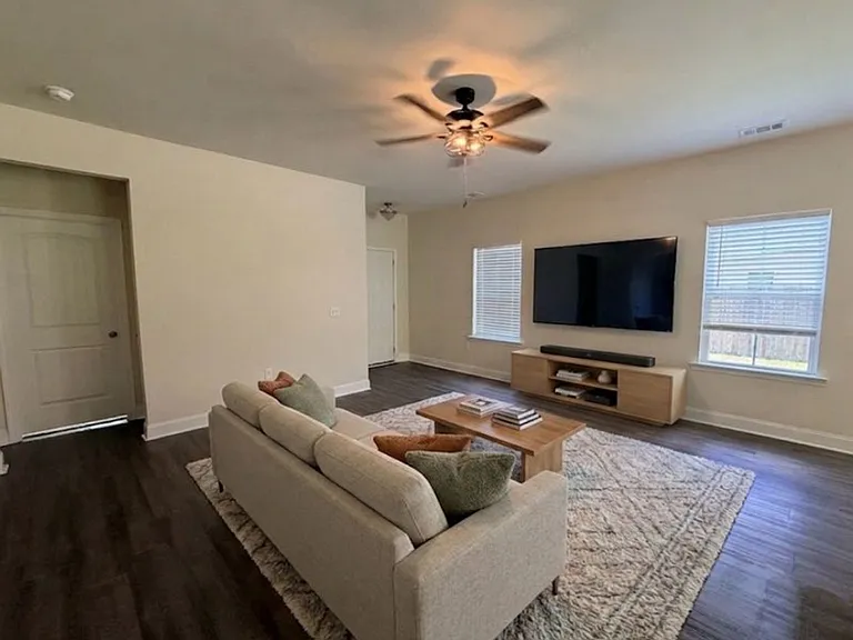 712 Mill Creek Cir — Photo 17