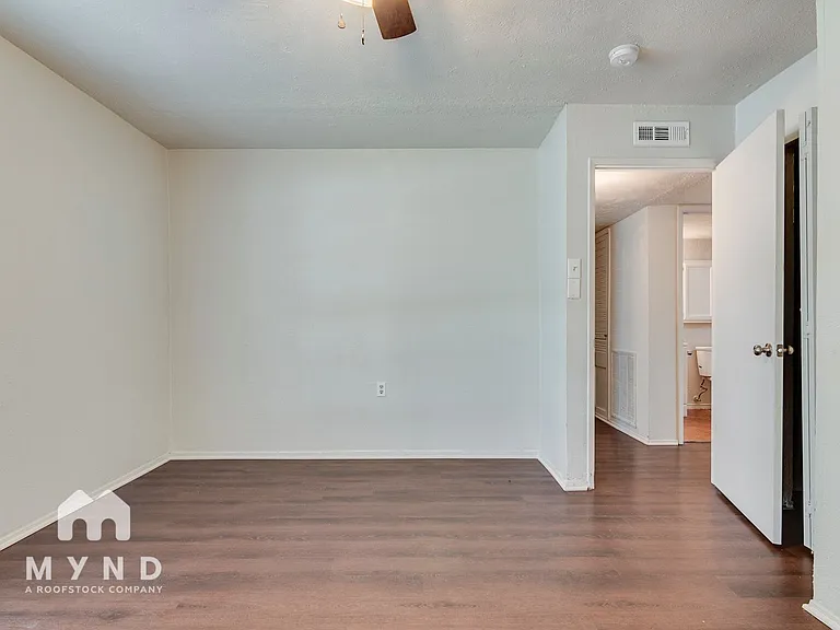 3237 Chalmette Ct — Photo 9