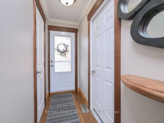 4th image of 8 Collins Cres