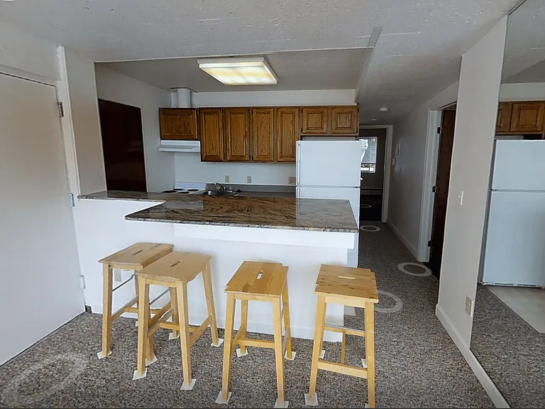 404 N Thayer St — Photo 4