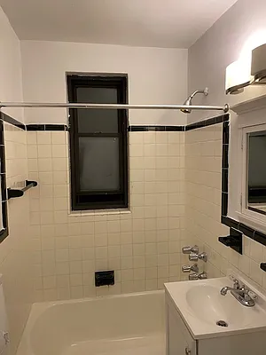 Sold by Manhattan Flats | media 11