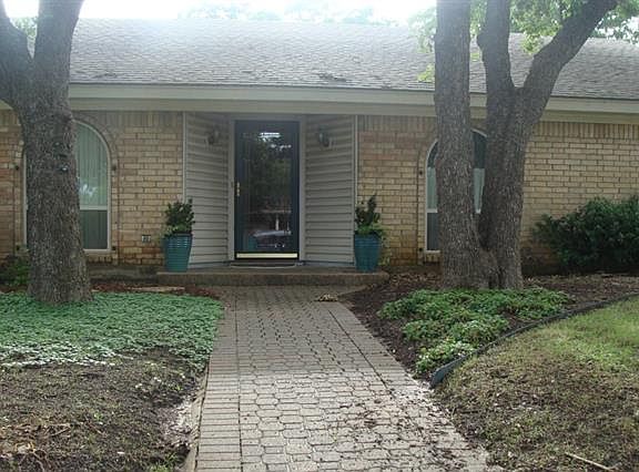 4th image of 1417 Wade Dr