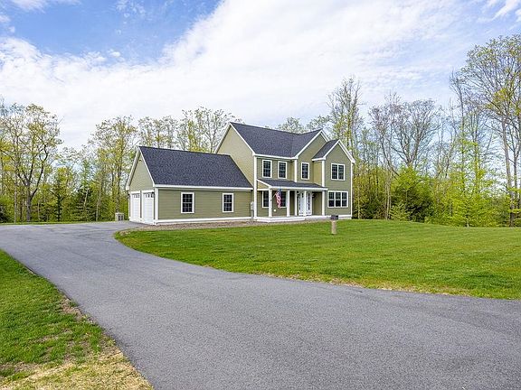 3rd image of 15 Echo Farm Drive