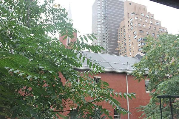 Rented by New York Manhattan Real Estate Incorporated | media 24