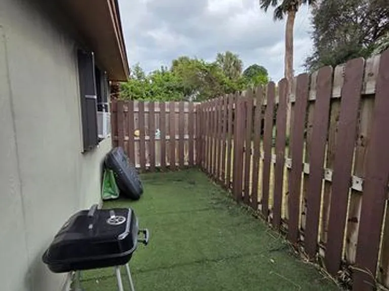810 Sandtree Dr — Photo 19