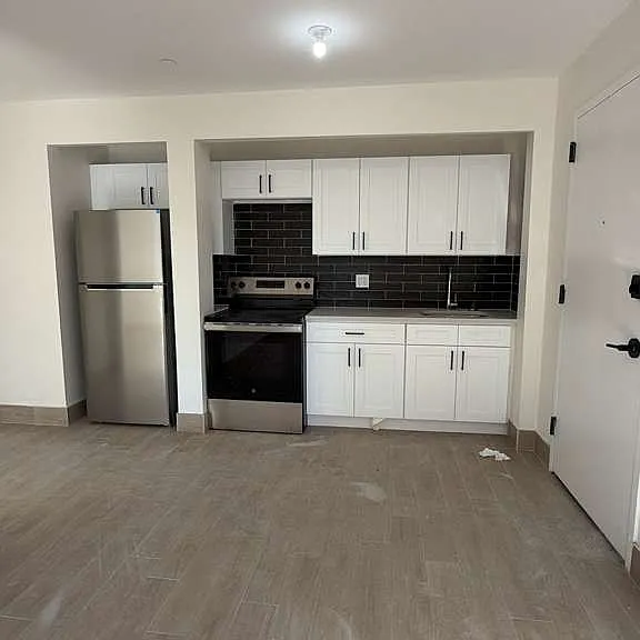 317 Elton St #2R — Photo 1