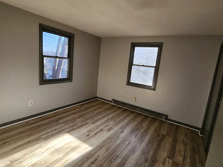 240 Maple St #C3 — Photo 6