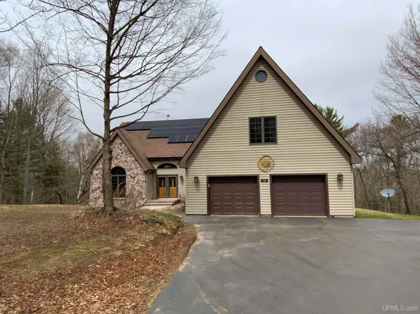 148 Chippewa Dr, Negaunee, MI 49866