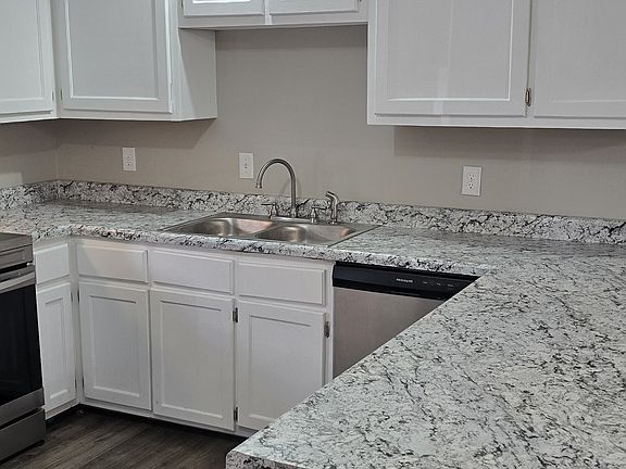 2nd image of 403 Sara Leigh Dr #2