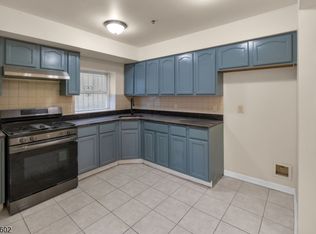 90 1st St #1, Newark, NJ 07107