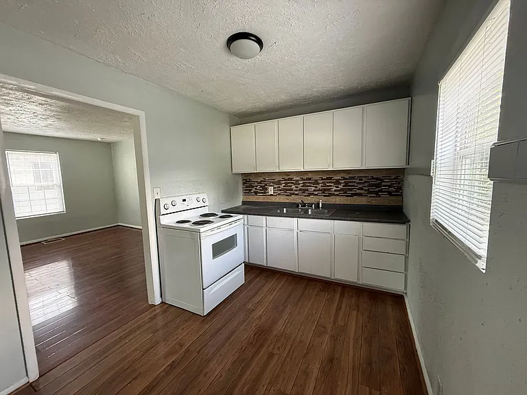 3236 Nicholas Ave — Photo 10