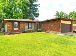 4625 Villa Knoll Dr, Saint Louis, MO 63128