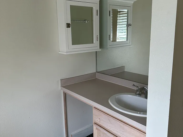 531 Melrose Ave — Photo 21