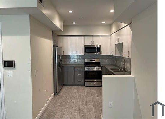 1st image of 7140 S La Tijera Blvd #200