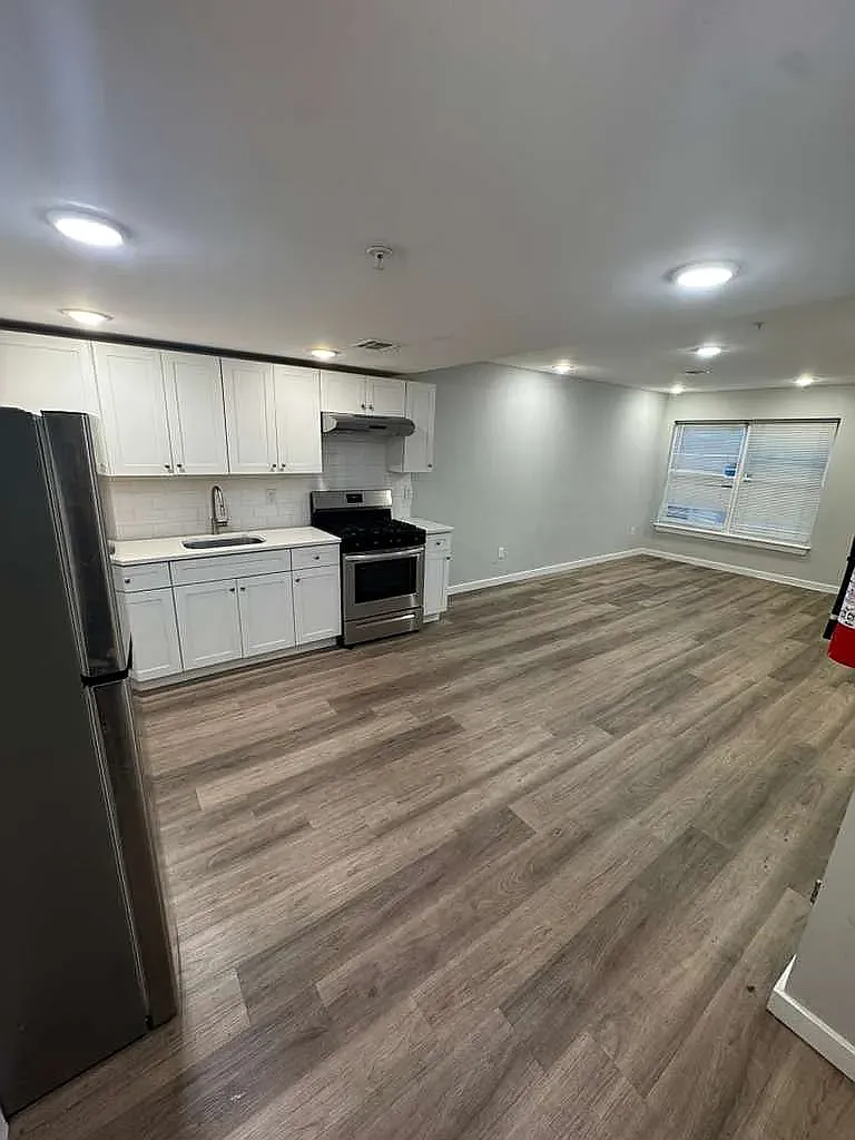 2 bed, $1,800 — Photo 1