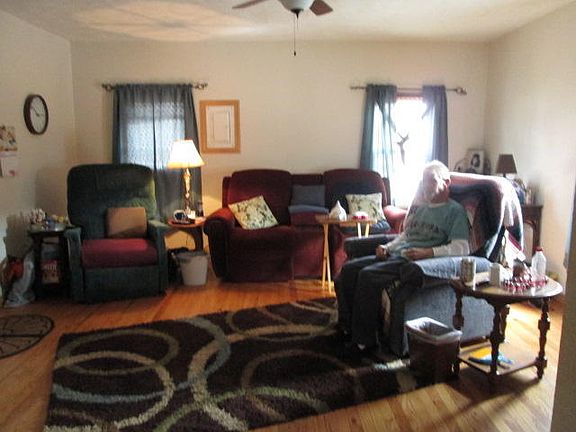 5th image of 309 Oak St