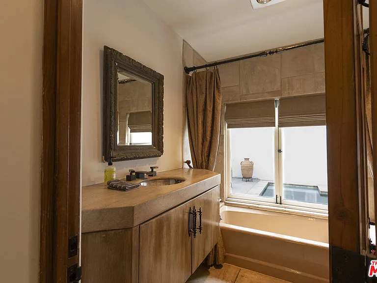 1407 N Beverly Dr — Photo 39