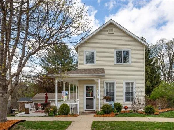 811 Cleveland Ave, Dubuque, IA 52003