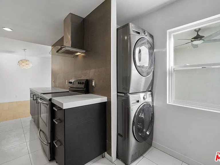 8550 Holloway Dr #405 — Photo 11