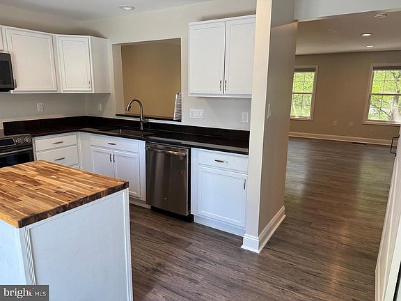 3rd image of 111 Ridge Ct
