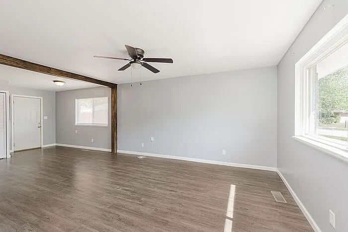 1530 S Drexel Ave — Photo 7