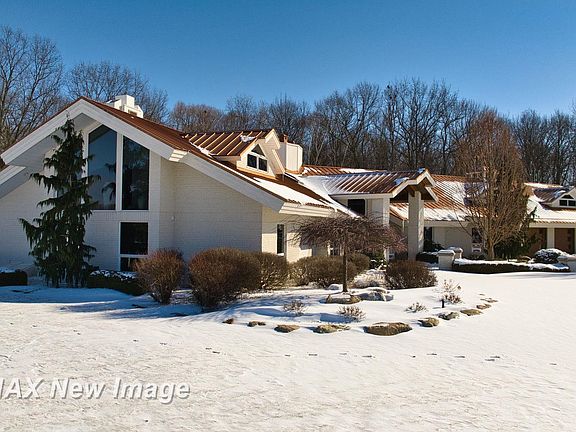 2nd image of 1134 N Graham Rd