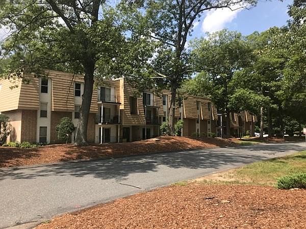 2nd image of 21 Shadowbrook Ln APT 22