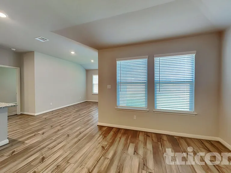 5811 Zoey Way — Photo 2