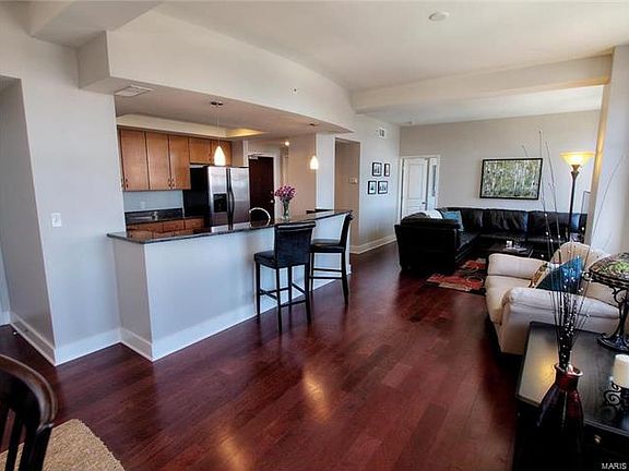 3rd image of 314 N Broadway Ste 1407