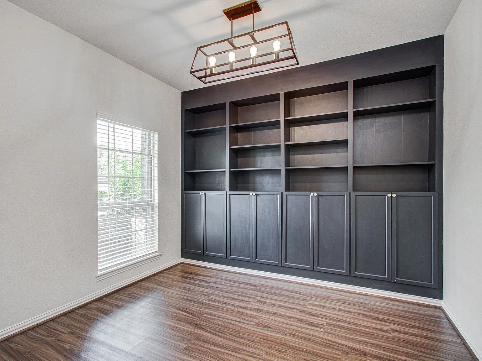 3 bed, 2.5 bath, 2463 sqft, $2,500 — Photo 3
