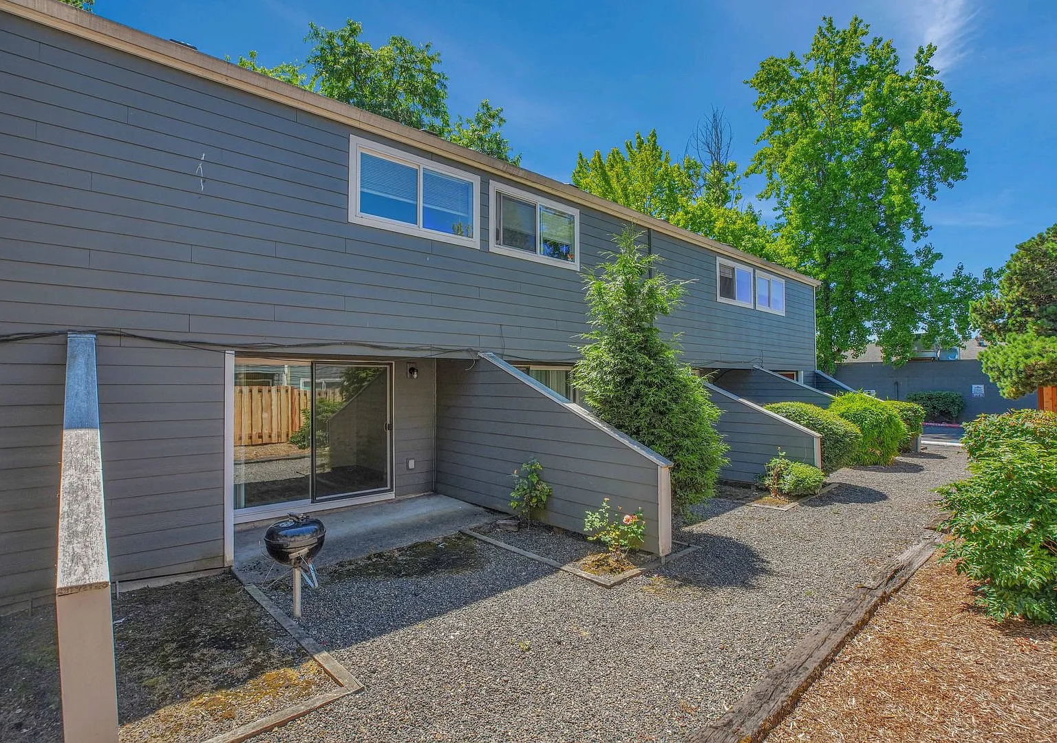 #329 Maple View Apartments — Photo 3