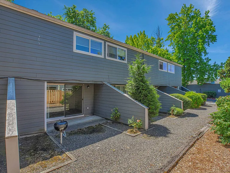 11900 SW Allen Blvd — Photo 14