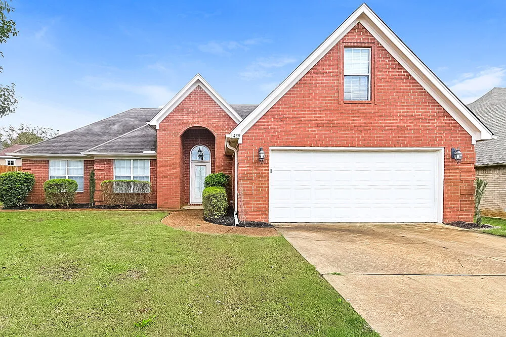 3 bed, 2.0 bath, 1539 sqft, $1,895 — Photo 1