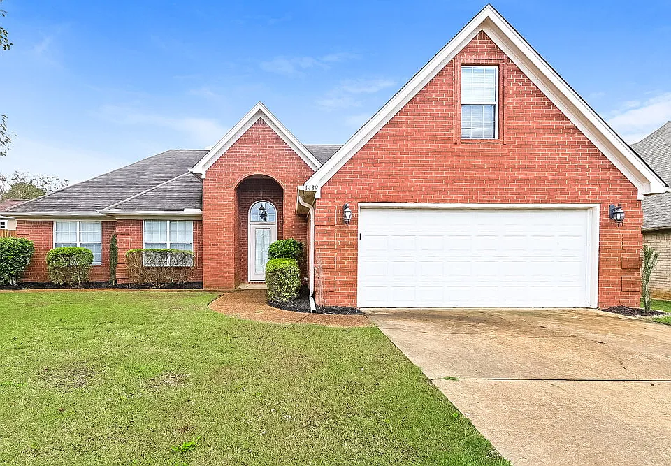 1439 Clockshop Dr