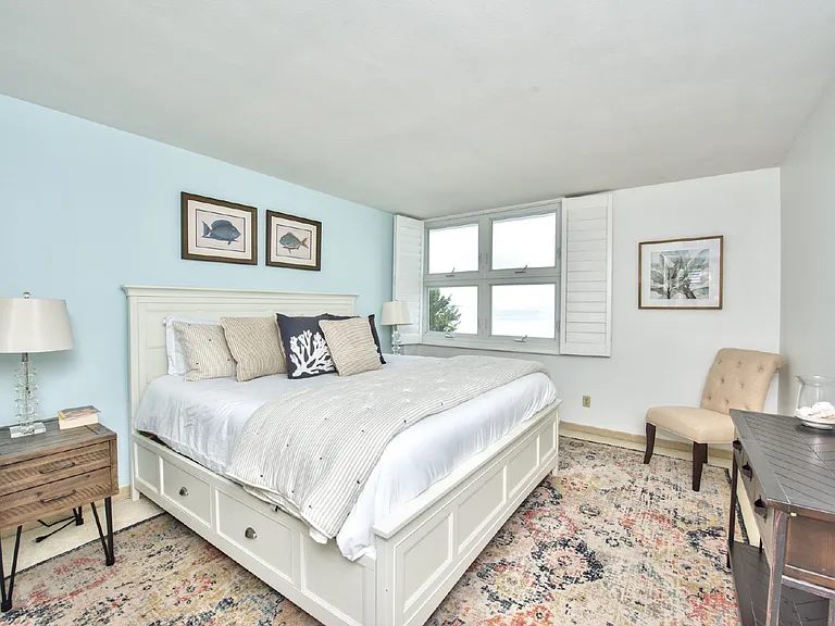 2121 Gulf Shore Blvd N #503 — Photo 6