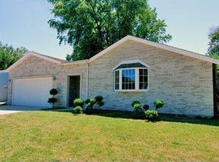 1352 Hartford St, Glendale Heights, IL