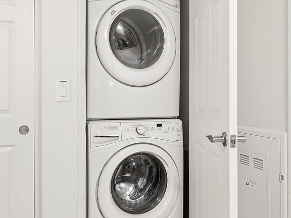 5th image of 155 Water St S #211