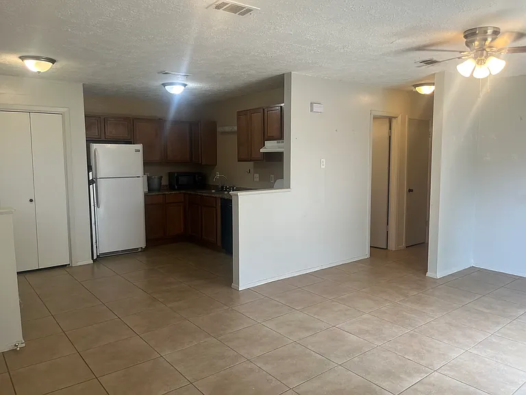 3700 Forestwood Dr — Photo 10