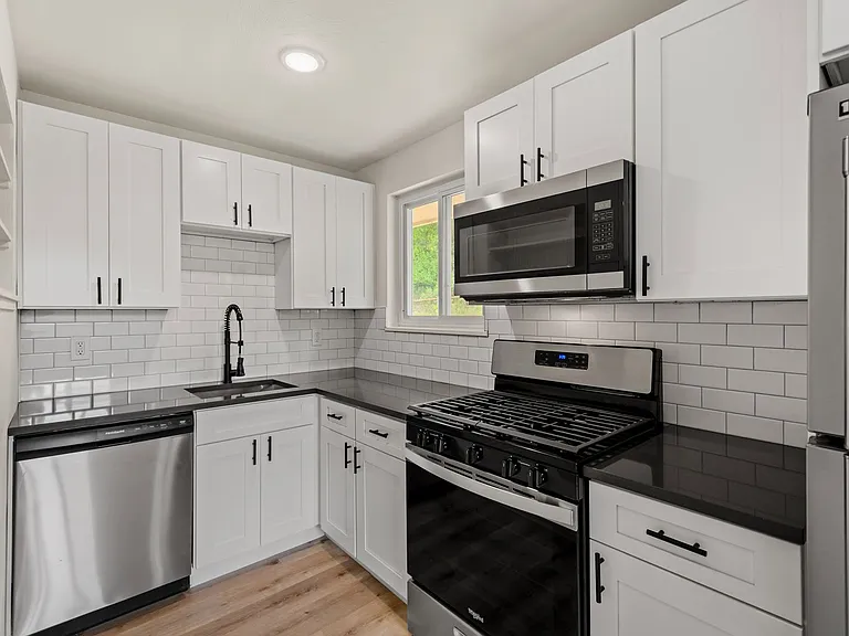 414 Elwood Dr — Photo 9