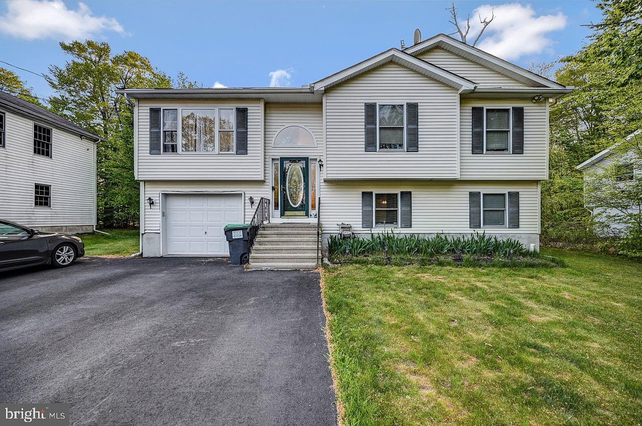 2108 Freedom Way, Pocono Summit, PA 18346 | Zillow