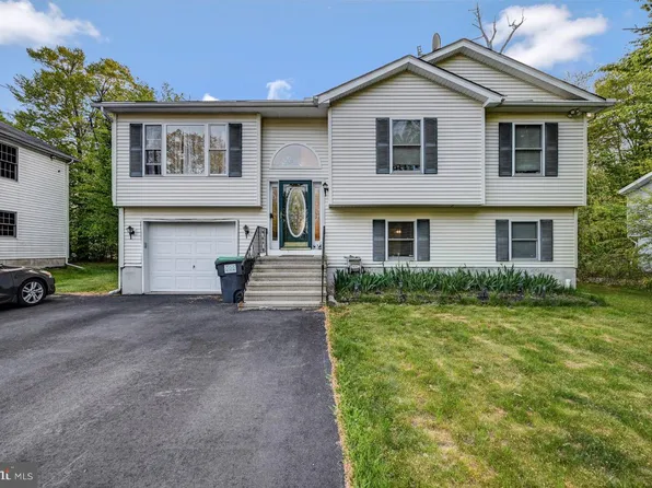 2108 Freedom Way, Pocono Summit, PA 18346