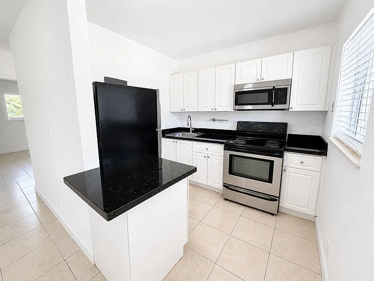 701 SW 14th Ave — Photo 23