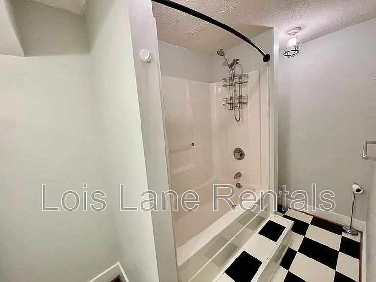 49 Charlotte St #B — Photo 11