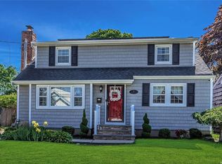 32 Northridge Ave, Merrick, NY 11566