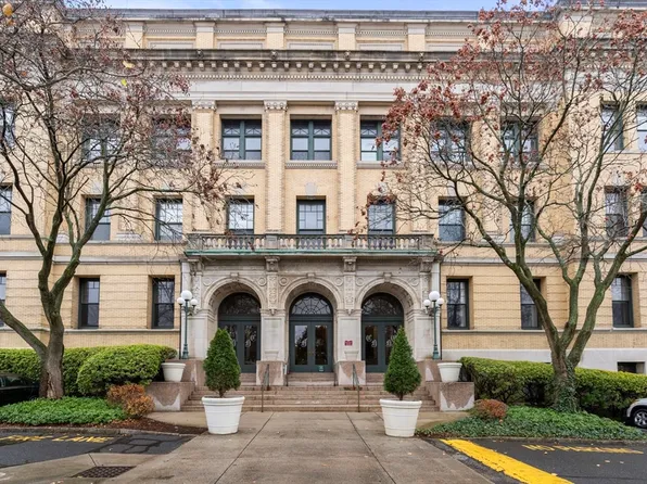 235 State St APT 117, Springfield, MA 01103