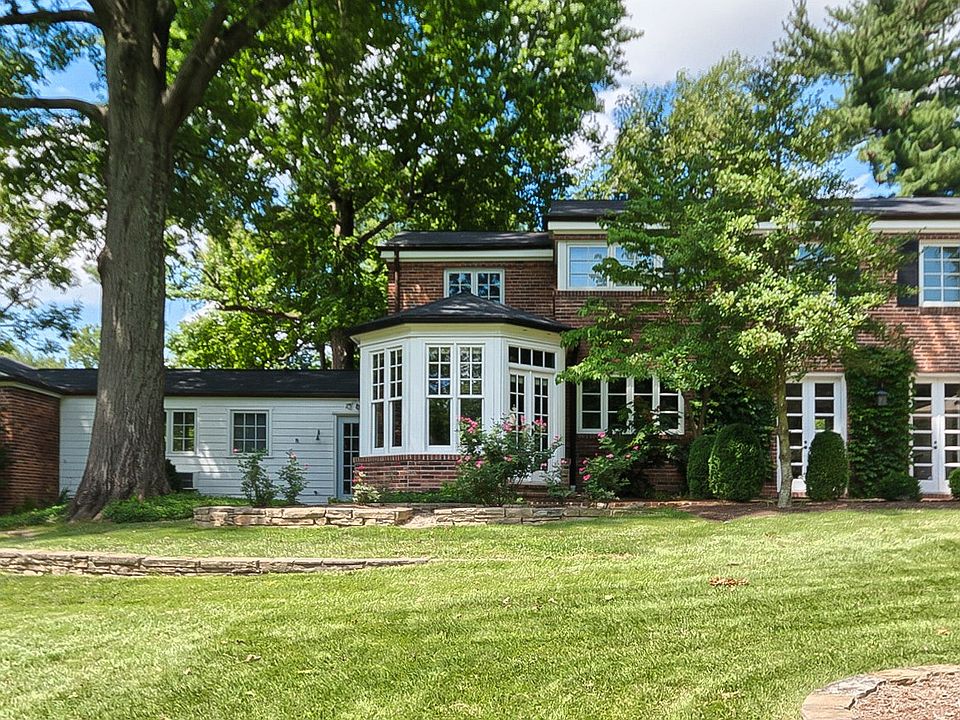 1st image of 11 Stoney Brook Ln