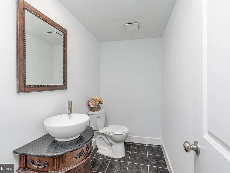 705 Mason Run — Photo 17